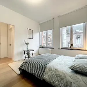Elegant Flat Cinquantenaire Apartamento